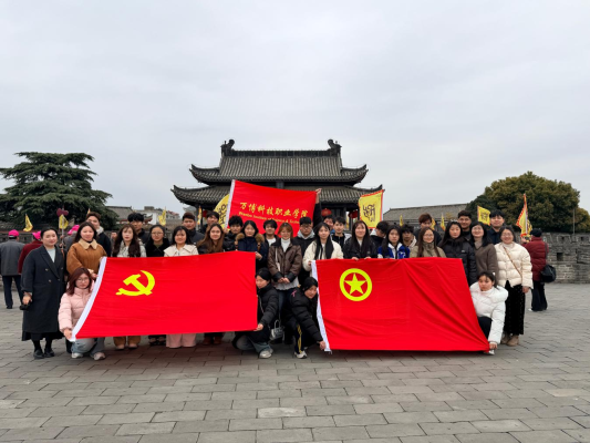 我校党团开展“研学古城承文脉 实践育人启新程”寿州古城研学主题活动